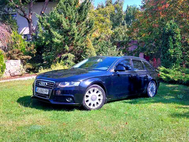 Чорний Ауді А4, об'ємом двигуна 2 л та пробігом 0 тис. км за 11000 $, фото 2 на Automoto.ua