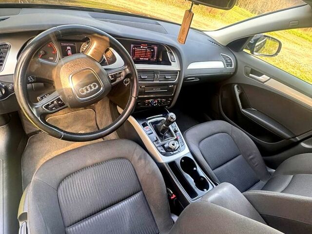 Черный Ауди А4, объемом двигателя 2 л и пробегом 263 тыс. км за 11500 $, фото 8 на Automoto.ua