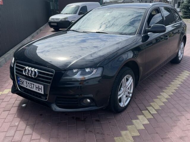 Черный Ауди А4, объемом двигателя 2 л и пробегом 300 тыс. км за 10100 $, фото 1 на Automoto.ua