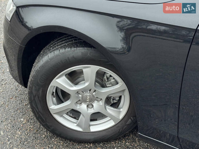 Черный Ауди А4, объемом двигателя 1.8 л и пробегом 255 тыс. км за 9900 $, фото 3 на Automoto.ua