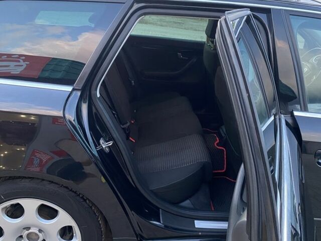 Черный Ауди А4, объемом двигателя 2 л и пробегом 330 тыс. км за 9000 $, фото 7 на Automoto.ua