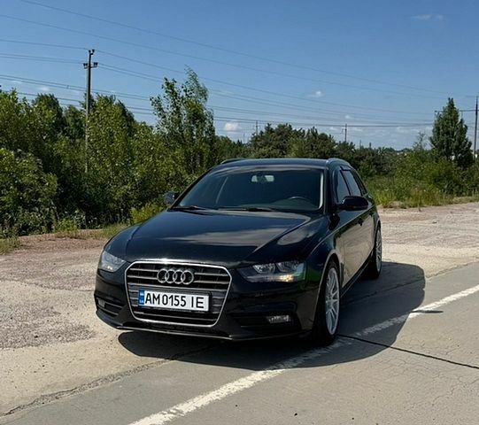Черный Ауди А4, объемом двигателя 2 л и пробегом 321 тыс. км за 12000 $, фото 1 на Automoto.ua