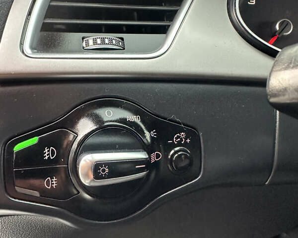 Чорний Ауді А4, об'ємом двигуна 2 л та пробігом 300 тис. км за 10999 $, фото 31 на Automoto.ua