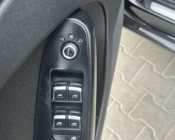 Чорний Ауді А4, об'ємом двигуна 2 л та пробігом 300 тис. км за 10999 $, фото 36 на Automoto.ua
