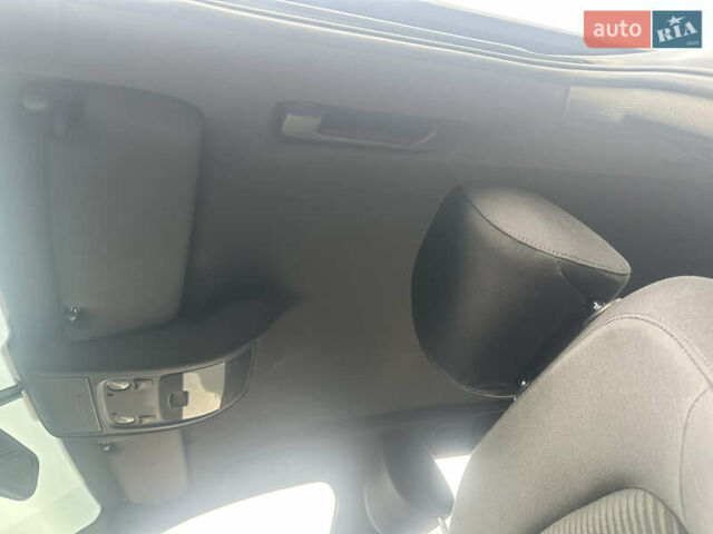 Чорний Ауді А4, об'ємом двигуна 2 л та пробігом 300 тис. км за 10999 $, фото 35 на Automoto.ua