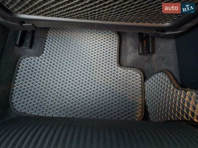 Черный Ауди А4, объемом двигателя 2 л и пробегом 282 тыс. км за 10800 $, фото 17 на Automoto.ua