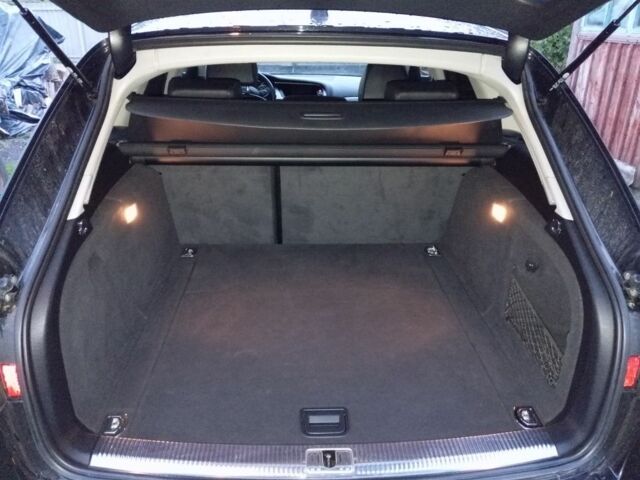 Черный Ауди А4, объемом двигателя 2 л и пробегом 290 тыс. км за 12000 $, фото 4 на Automoto.ua