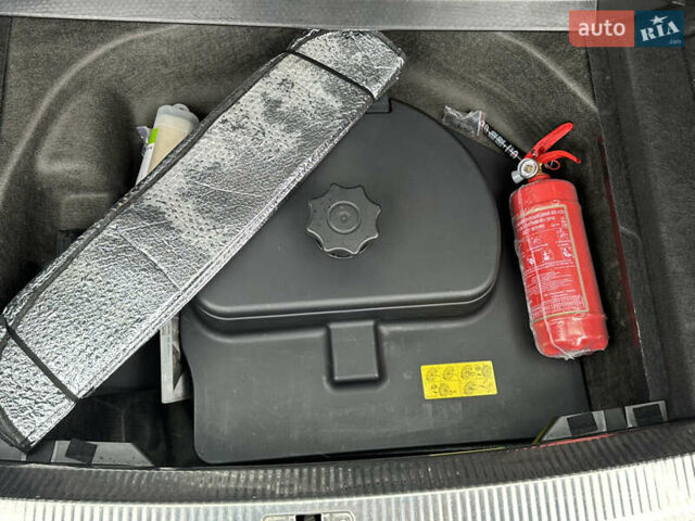 Чорний Ауді А4, об'ємом двигуна 2 л та пробігом 211 тис. км за 14350 $, фото 52 на Automoto.ua