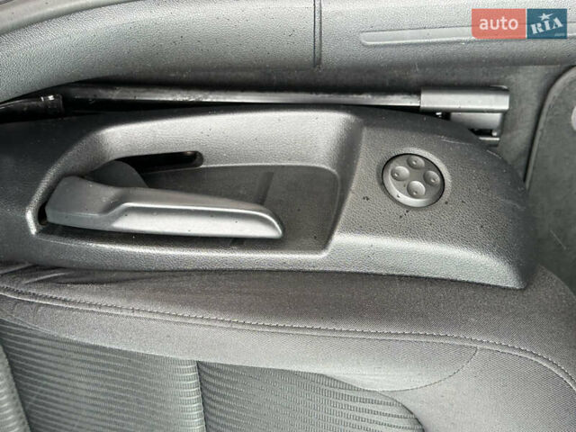 Чорний Ауді А4, об'ємом двигуна 2 л та пробігом 211 тис. км за 14350 $, фото 59 на Automoto.ua