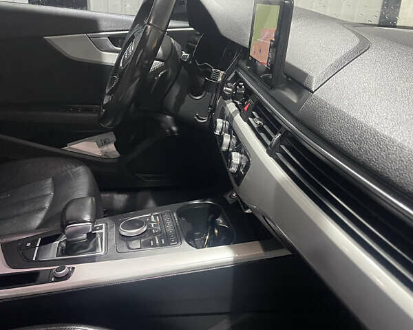 Черный Ауди А4, объемом двигателя 1.97 л и пробегом 300 тыс. км за 17000 $, фото 2 на Automoto.ua