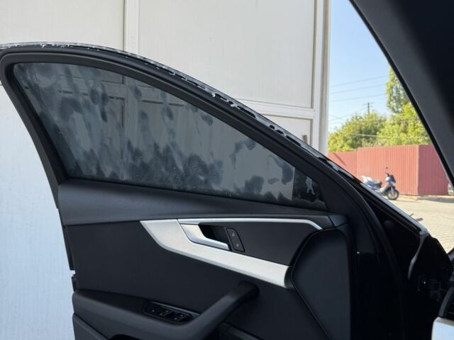 Чорний Ауді А4, об'ємом двигуна 2 л та пробігом 296 тис. км за 15500 $, фото 5 на Automoto.ua