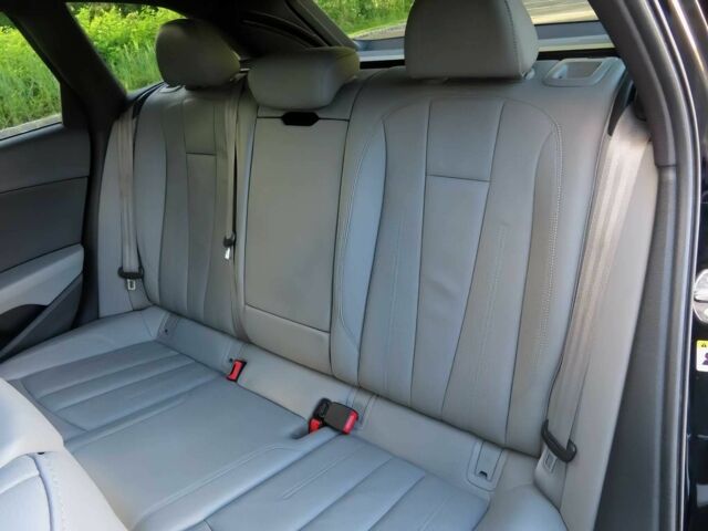 Чорний Ауді А4, об'ємом двигуна 2 л та пробігом 56 тис. км за 6000 $, фото 16 на Automoto.ua