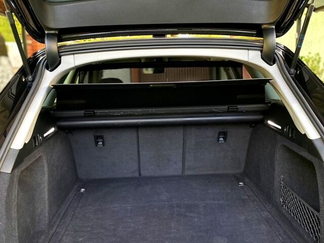 Чорний Ауді А4, об'ємом двигуна 2 л та пробігом 216 тис. км за 16000 $, фото 1 на Automoto.ua