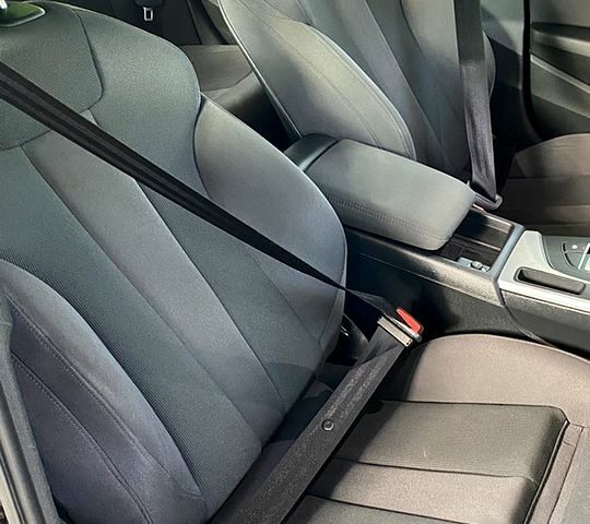 Чорний Ауді А4, об'ємом двигуна 2 л та пробігом 216 тис. км за 16000 $, фото 10 на Automoto.ua