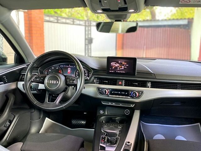 Чорний Ауді А4, об'ємом двигуна 2 л та пробігом 216 тис. км за 16000 $, фото 4 на Automoto.ua