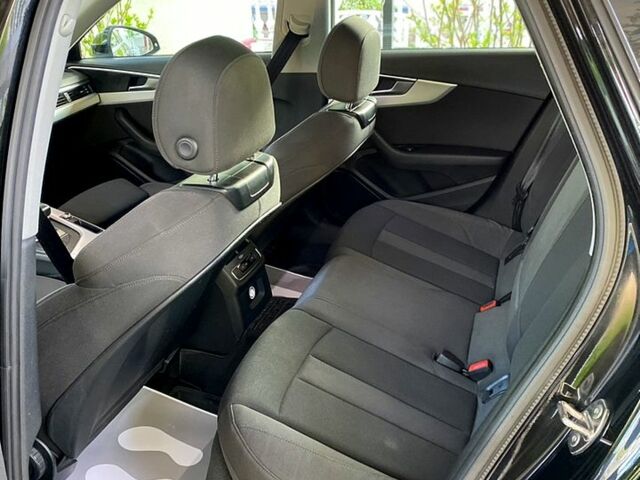 Чорний Ауді А4, об'ємом двигуна 2 л та пробігом 216 тис. км за 16000 $, фото 8 на Automoto.ua