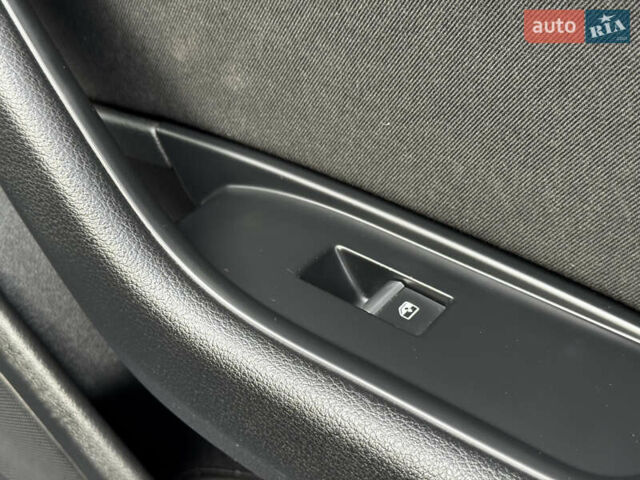 Чорний Ауді А4, об'ємом двигуна 1.97 л та пробігом 229 тис. км за 17599 $, фото 104 на Automoto.ua