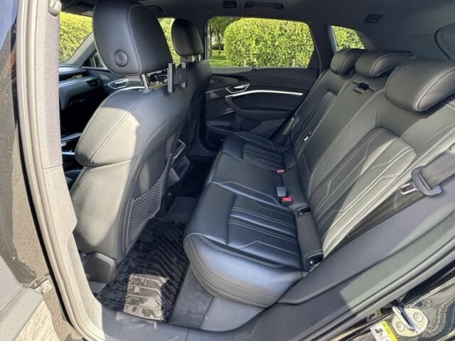 Ауди А4 2019 в Днепре (Днепропетровске) на Automoto.ua Черный Ауди А4, объемом двигателя 0 л и пробегом 160 тыс. км за 27000 $, фото 11 на Automoto.ua