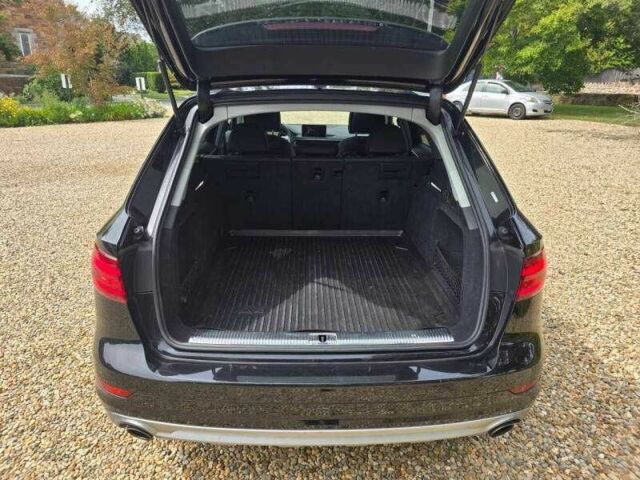 Черный Ауди А4, объемом двигателя 2 л и пробегом 55 тыс. км за 11000 $, фото 5 на Automoto.ua