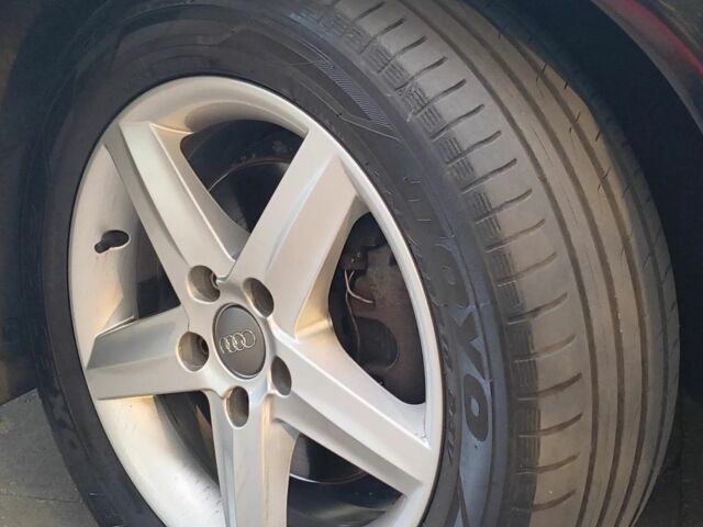 Ауді А4 2006 у Запоріжжя на Automoto.ua Чорний Ауді А4, об'ємом двигуна 2 л та пробігом 241 тис. км за 2300 $, фото 13 на Automoto.ua