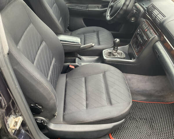 Фіолетовий Ауді А4, об'ємом двигуна 1.9 л та пробігом 286 тис. км за 3450 $, фото 5 на Automoto.ua