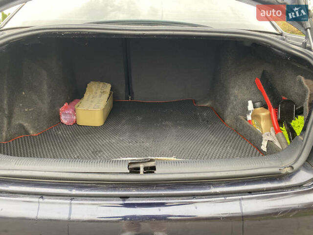 Фіолетовий Ауді А4, об'ємом двигуна 1.9 л та пробігом 286 тис. км за 3450 $, фото 7 на Automoto.ua