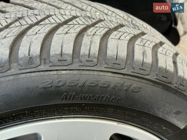 Фиолетовый Ауди А4, объемом двигателя 1.6 л и пробегом 247 тыс. км за 7400 $, фото 52 на Automoto.ua