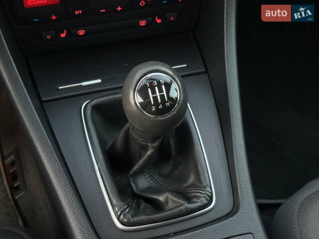 Фиолетовый Ауди А4, объемом двигателя 1.6 л и пробегом 247 тыс. км за 7400 $, фото 45 на Automoto.ua