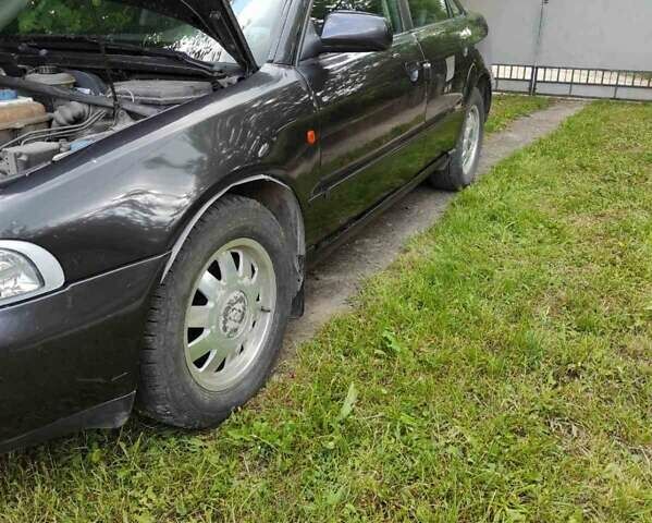 Коричневый Ауди А4, объемом двигателя 2.6 л и пробегом 335 тыс. км за 4200 $, фото 1 на Automoto.ua