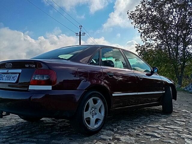 Красный Ауди А4, объемом двигателя 1.9 л и пробегом 350 тыс. км за 3000 $, фото 2 на Automoto.ua
