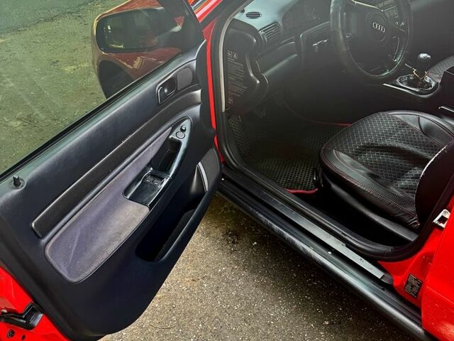 Красный Ауди А4, объемом двигателя 1.8 л и пробегом 410 тыс. км за 3350 $, фото 3 на Automoto.ua