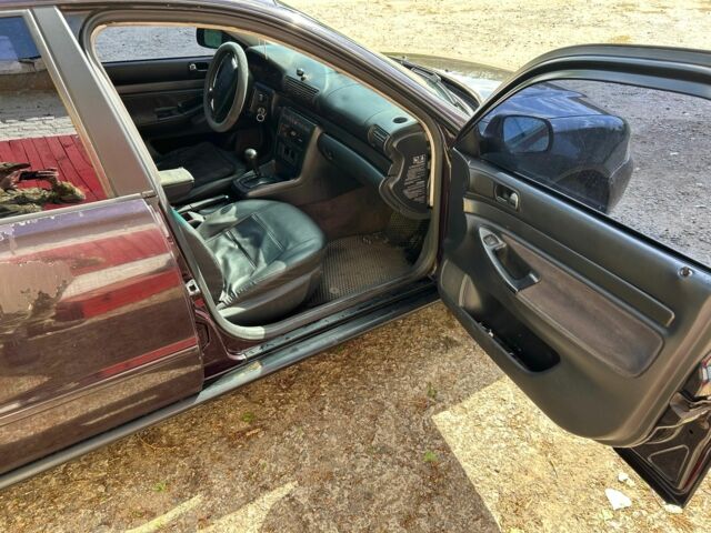 Красный Ауди А4, объемом двигателя 1.9 л и пробегом 500 тыс. км за 2300 $, фото 6 на Automoto.ua