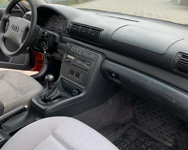 Червоний Ауді А4, об'ємом двигуна 1.6 л та пробігом 401 тис. км за 2700 $, фото 7 на Automoto.ua