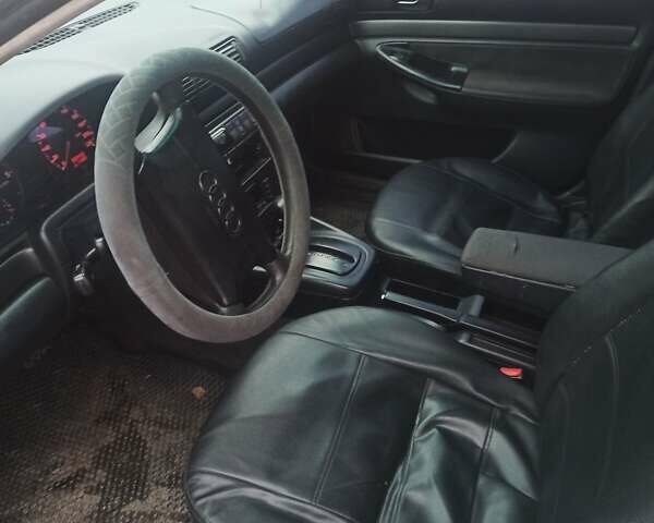 Красный Ауди А4, объемом двигателя 1.9 л и пробегом 500 тыс. км за 2400 $, фото 7 на Automoto.ua