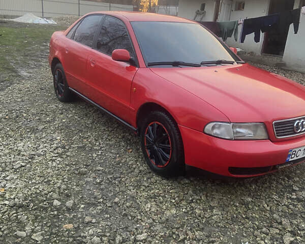 Красный Ауди А4, объемом двигателя 1.6 л и пробегом 300 тыс. км за 3000 $, фото 1 на Automoto.ua