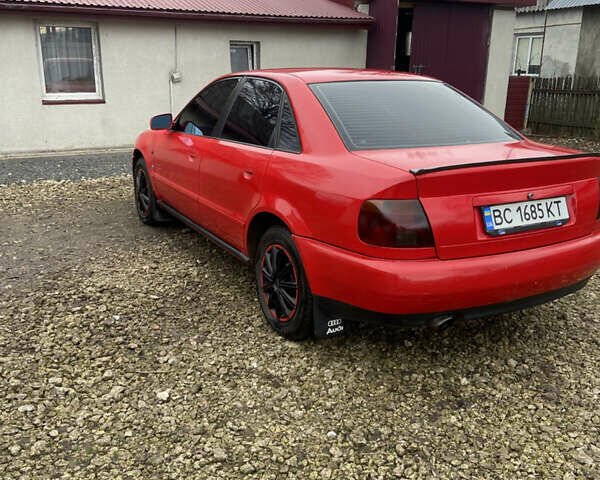 Красный Ауди А4, объемом двигателя 1.6 л и пробегом 300 тыс. км за 2999 $, фото 4 на Automoto.ua