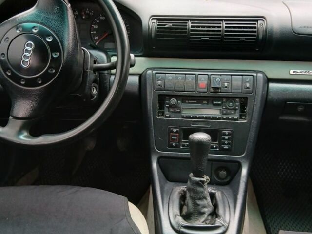 Красный Ауди А4, объемом двигателя 2.6 л и пробегом 360 тыс. км за 3100 $, фото 7 на Automoto.ua