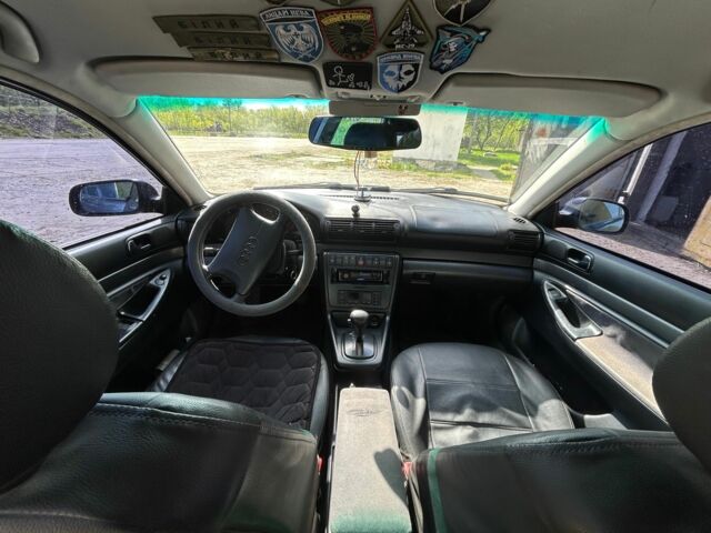 Красный Ауди А4, объемом двигателя 1.9 л и пробегом 500 тыс. км за 2300 $, фото 5 на Automoto.ua