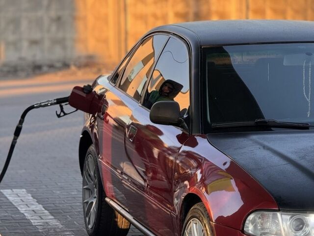 Ауди А4 1996 в Коломые на Automoto.ua Красный Ауди А4, объемом двигателя 1.8 л и пробегом 240 тыс. км за 2400 $, фото 4 на Automoto.ua