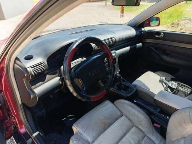 Красный Ауди А4, объемом двигателя 1.9 л и пробегом 420 тыс. км за 2500 $, фото 11 на Automoto.ua