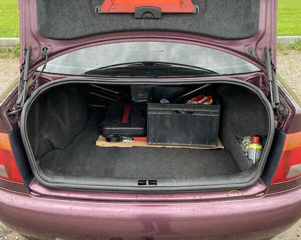 Червоний Ауді А4, об'ємом двигуна 1.8 л та пробігом 240 тис. км за 3300 $, фото 4 на Automoto.ua