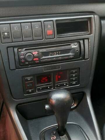 Красный Ауди А4, объемом двигателя 1.8 л и пробегом 255 тыс. км за 3500 $, фото 21 на Automoto.ua