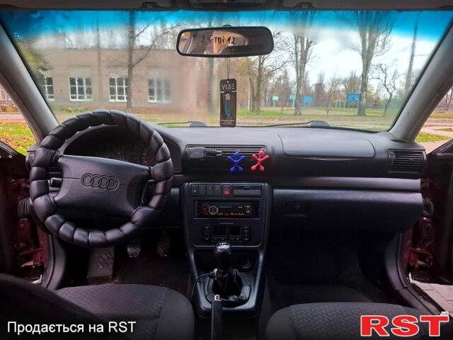 Червоний Ауді А4, об'ємом двигуна 1.8 л та пробігом 572 тис. км за 2499 $, фото 4 на Automoto.ua