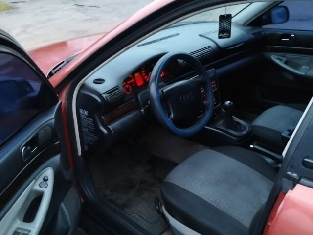 Красный Ауди А4, объемом двигателя 0 л и пробегом 250 тыс. км за 2500 $, фото 4 на Automoto.ua