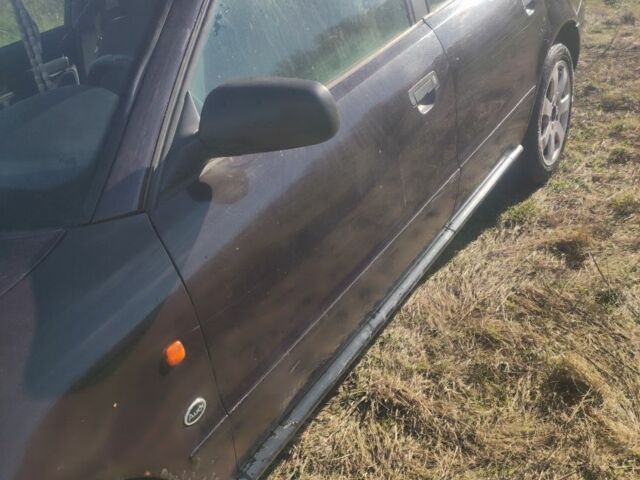 Красный Ауди А4, объемом двигателя 1.6 л и пробегом 370 тыс. км за 2500 $, фото 6 на Automoto.ua