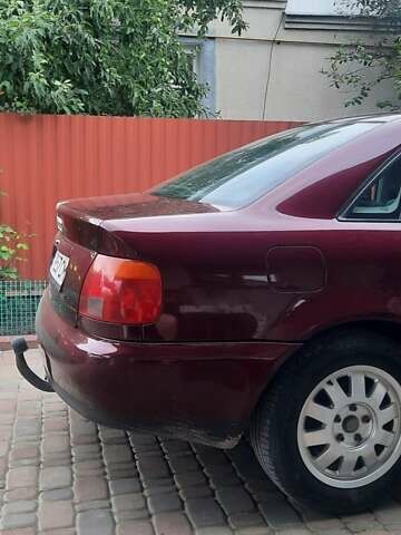 Красный Ауди А4, объемом двигателя 1.8 л и пробегом 255 тыс. км за 3500 $, фото 5 на Automoto.ua