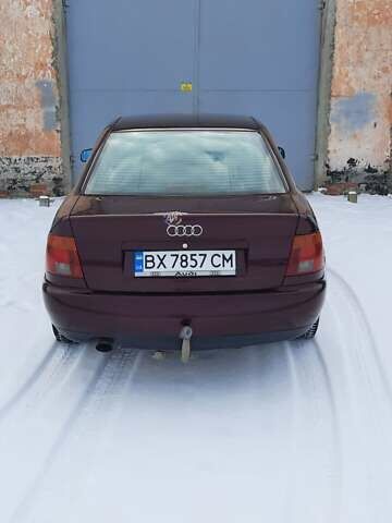 Красный Ауди А4, объемом двигателя 1.8 л и пробегом 255 тыс. км за 3500 $, фото 9 на Automoto.ua