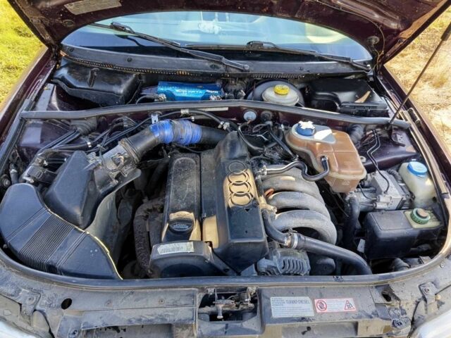 Красный Ауди А4, объемом двигателя 1.6 л и пробегом 370 тыс. км за 2500 $, фото 5 на Automoto.ua