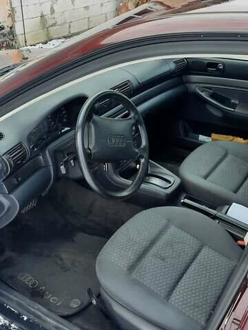 Красный Ауди А4, объемом двигателя 1.8 л и пробегом 255 тыс. км за 3500 $, фото 11 на Automoto.ua