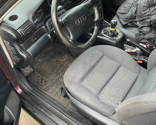 Червоний Ауді А4, об'ємом двигуна 1.8 л та пробігом 240 тис. км за 3300 $, фото 1 на Automoto.ua